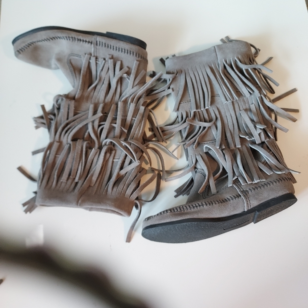 MINNETONKA 3 layer fringe boots - Picture 2 of 7